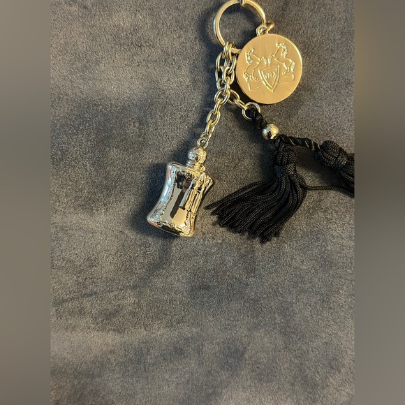Parfums de Marly bag charm keychain gold with black tassels with pouch - Picture 5 of 6